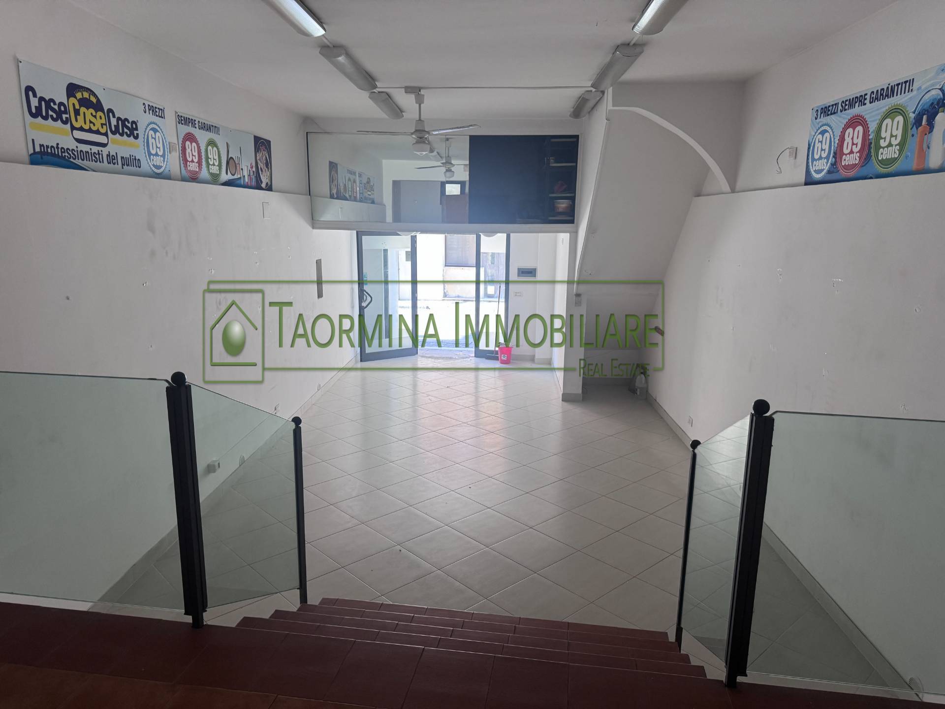 Locale commerciale in vendita a Gaggi, Gaggi