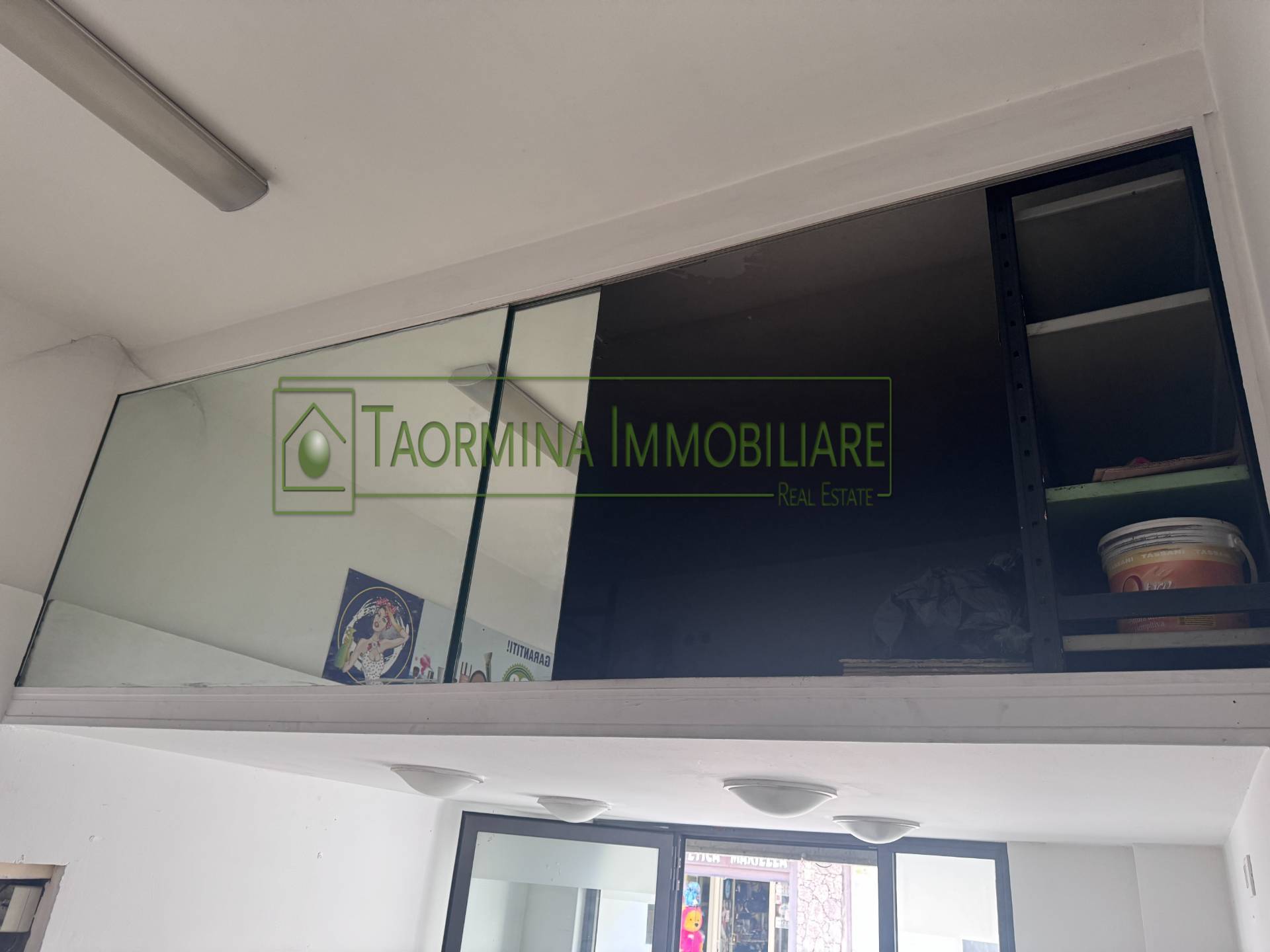 Locale commerciale in vendita a Gaggi, Gaggi