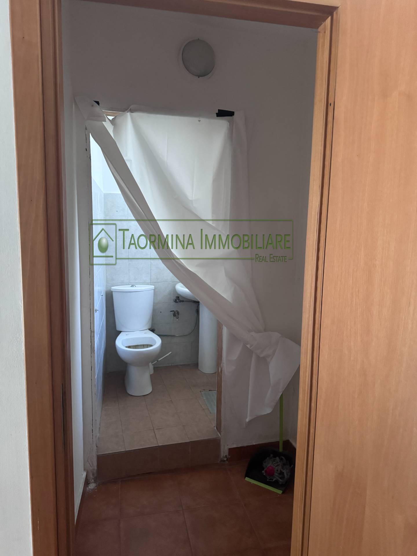 Locale commerciale in vendita a Gaggi, Gaggi