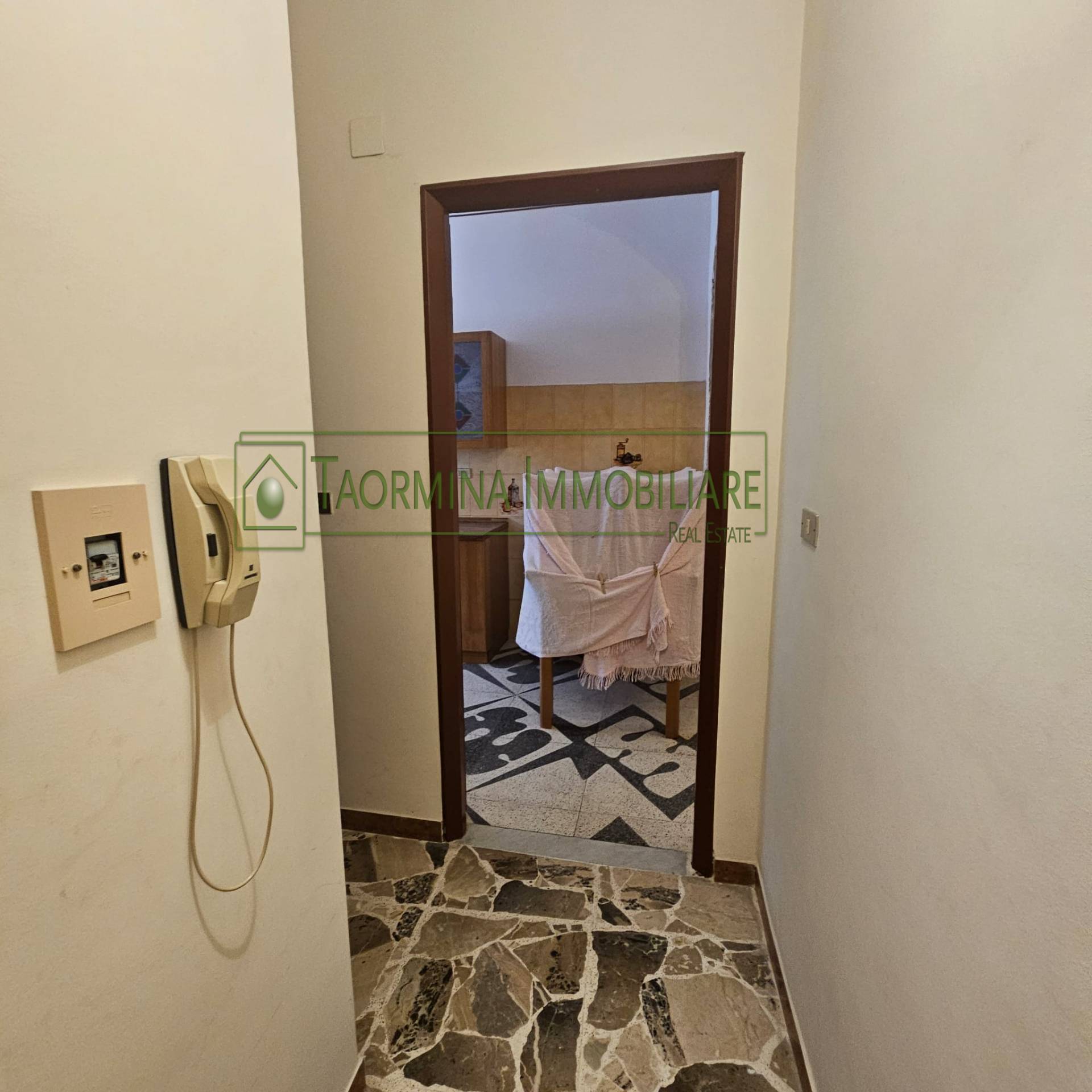 Appartamento in vendita a Gaggi, Gaggi