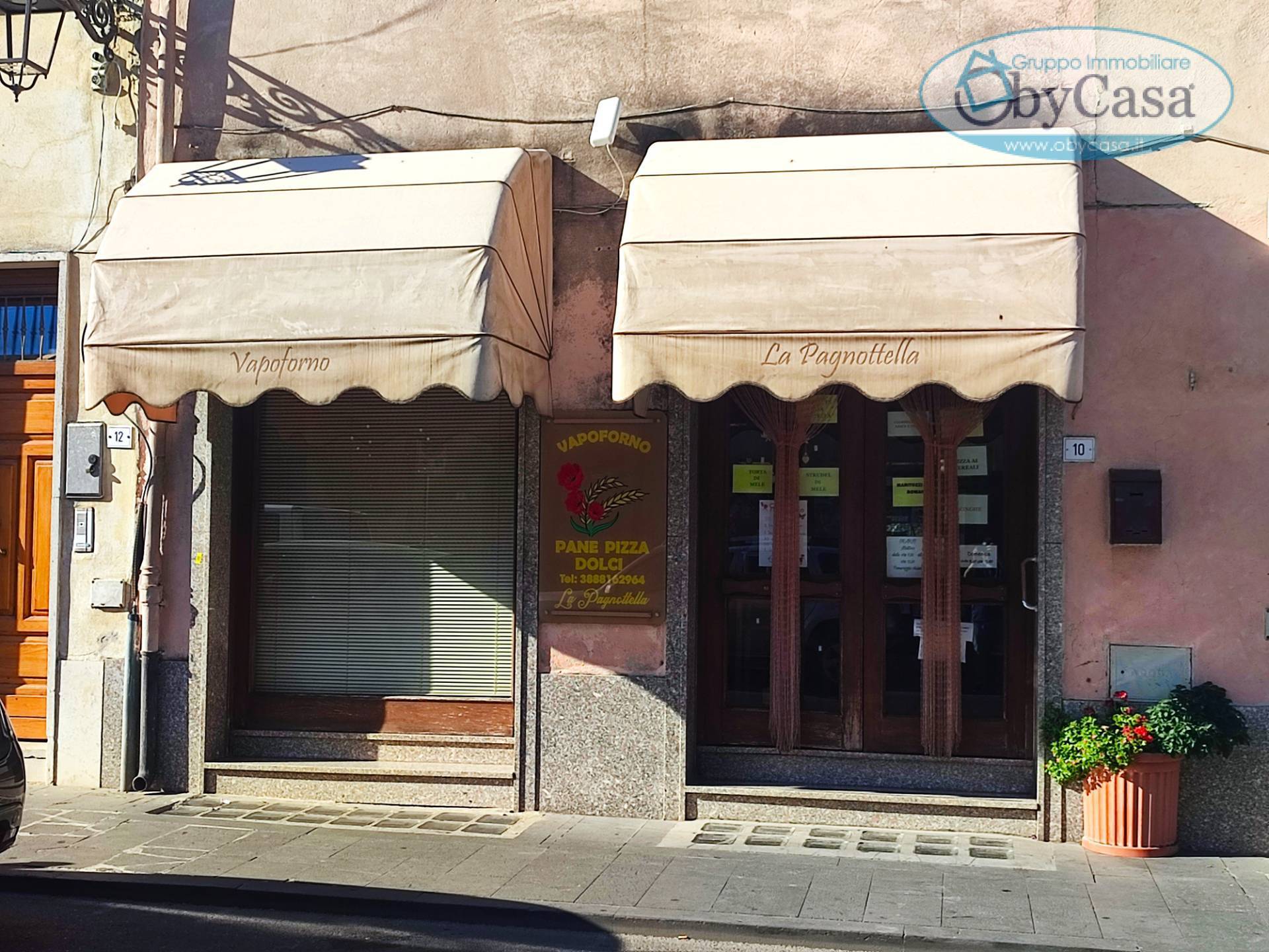 Locale commerciale in vendita a Manziana, centro 1