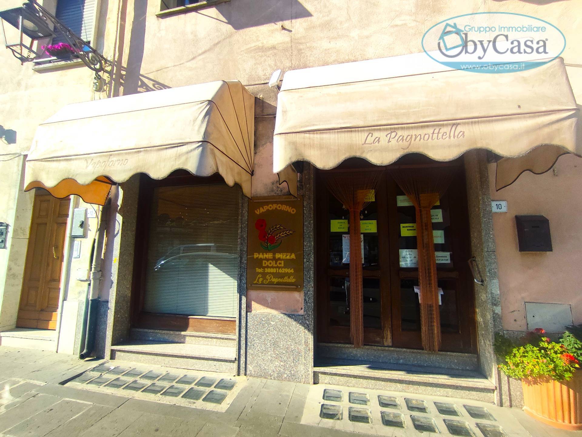 Locale commerciale in vendita a Manziana, centro 1