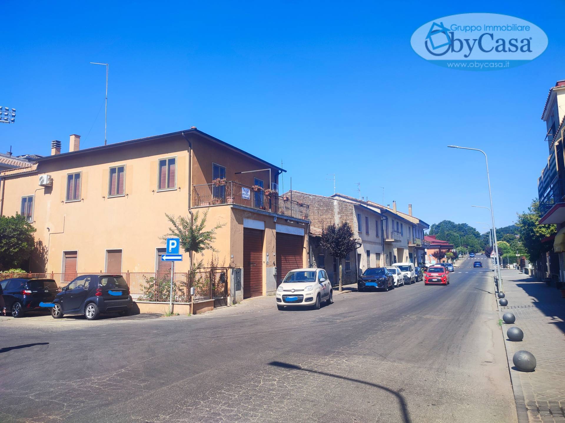 Locale commerciale in vendita a Manziana, centro 1