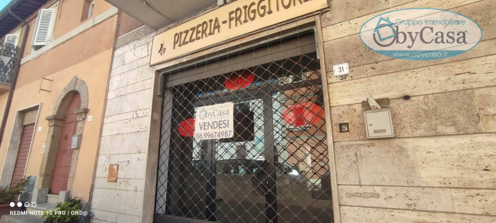 Locale commerciale in vendita a Manziana, centro 1