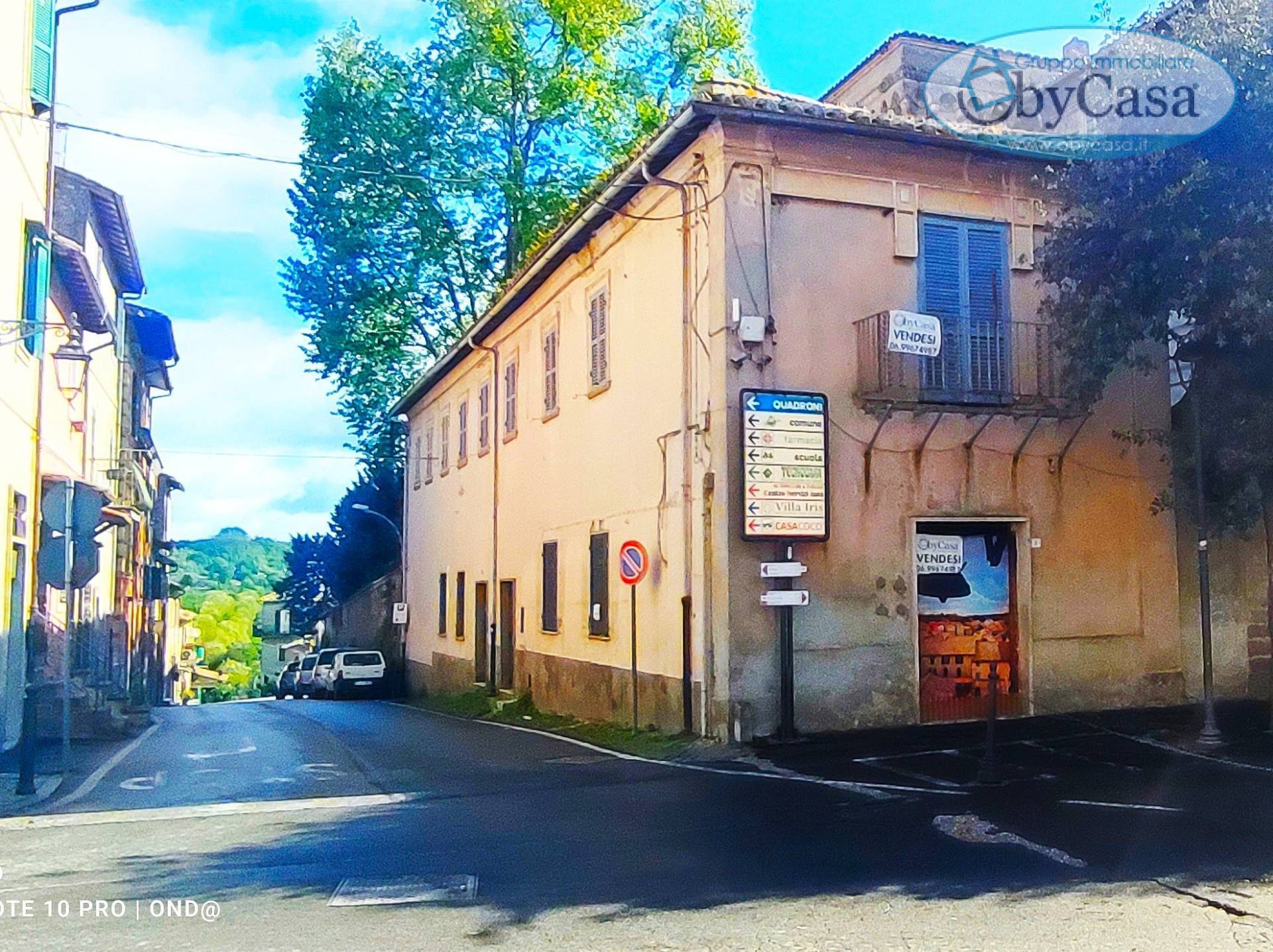 Locale commerciale in vendita a Manziana