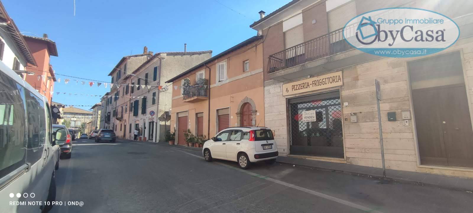 Locale commerciale in vendita a Manziana, centro 1