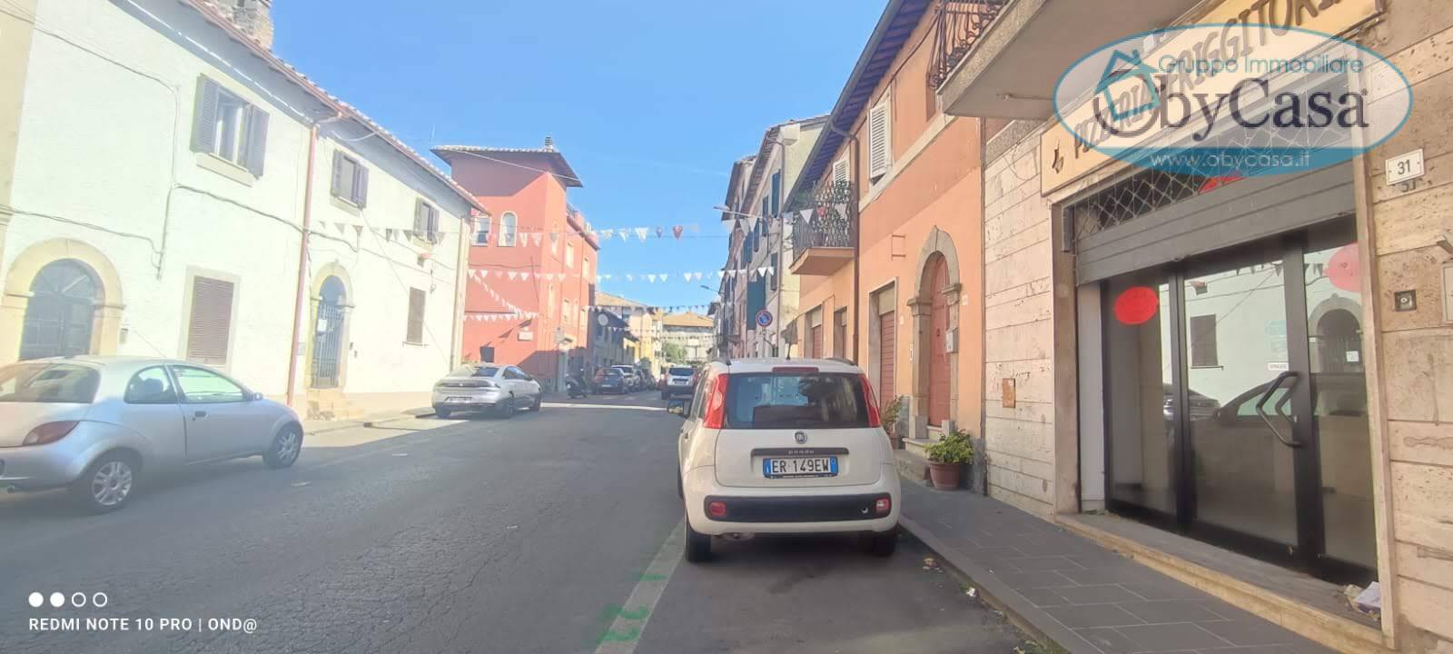 Locale commerciale in vendita a Manziana, centro 1