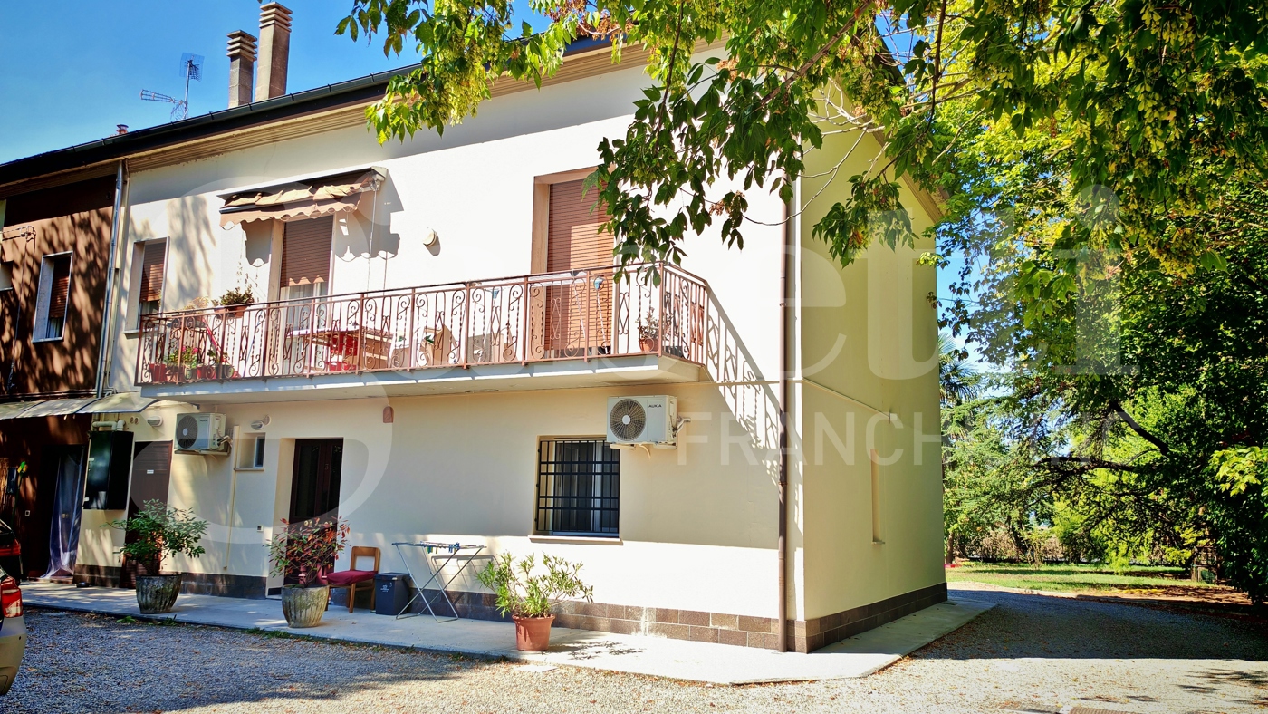 Villa Bifamiliare con giardino a San Giovanni in Persiceto