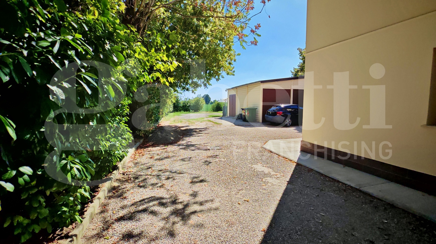Villa Bifamiliare con giardino a San Giovanni in Persiceto