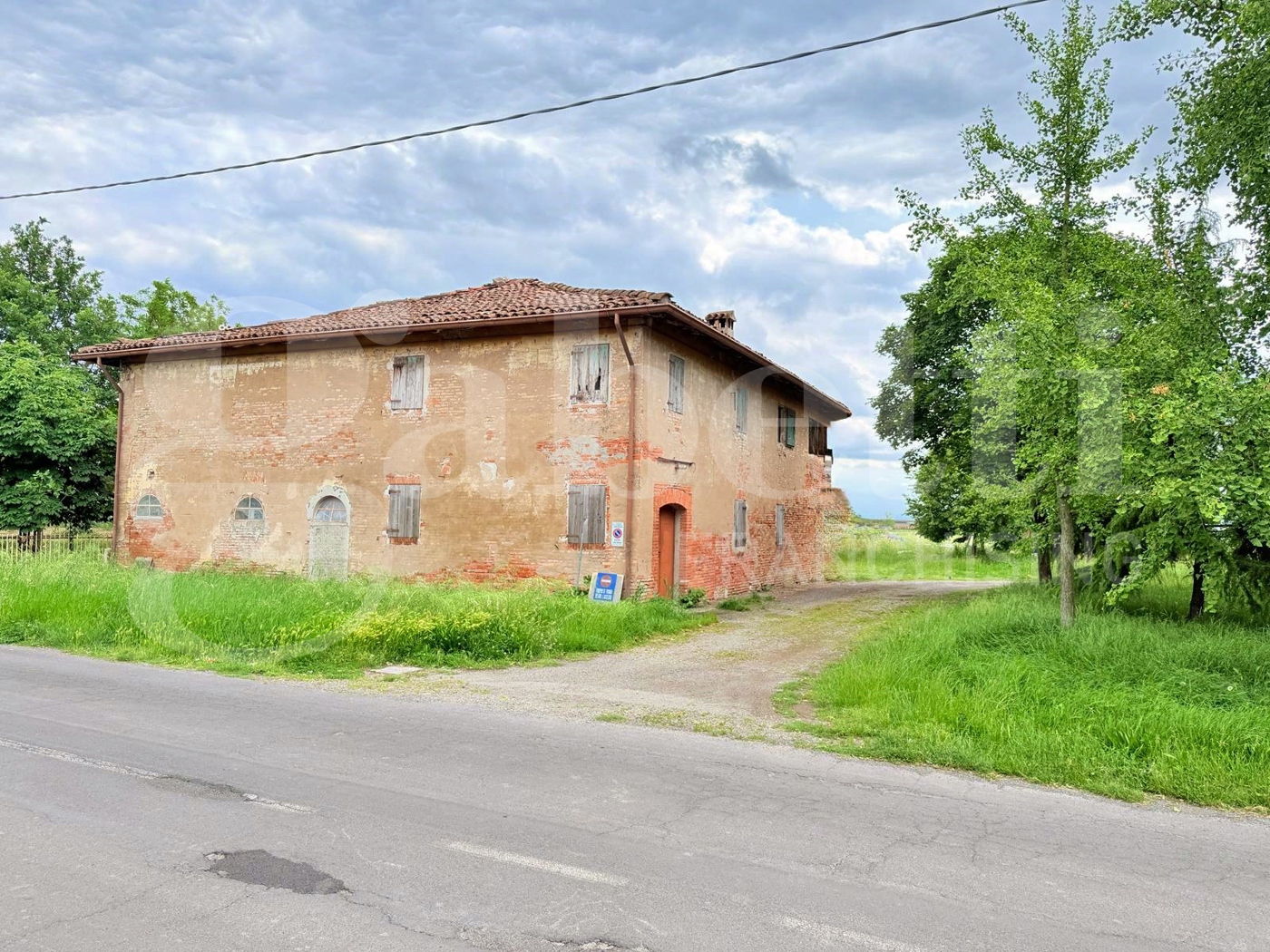 Rustico con giardino a Sant'Agata Bolognese