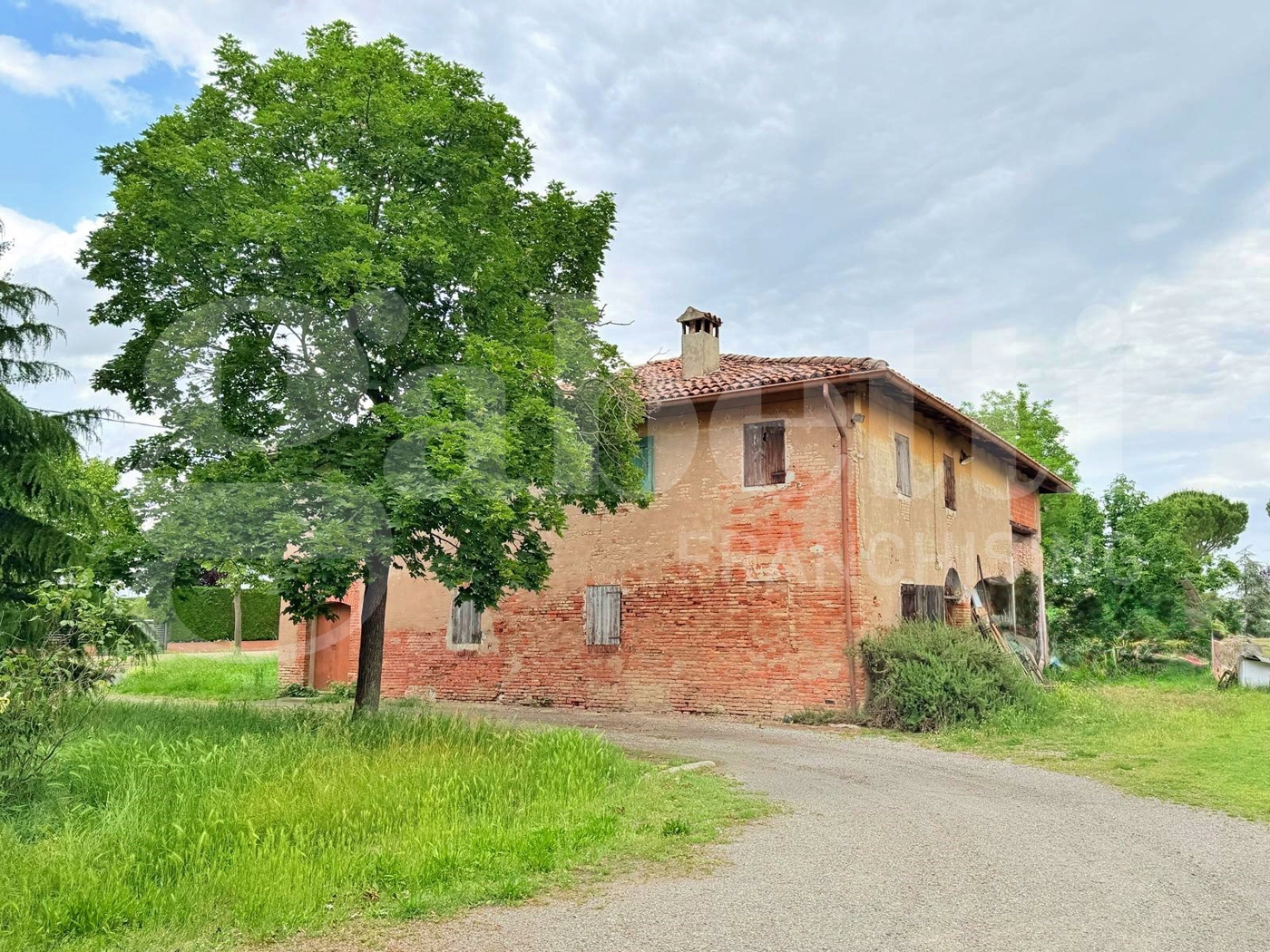 Rustico da ristrutturare a Sant'Agata Bolognese