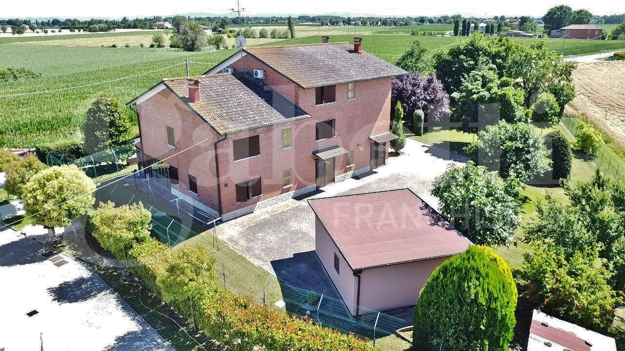 Villa con giardino a San Giovanni in Persiceto