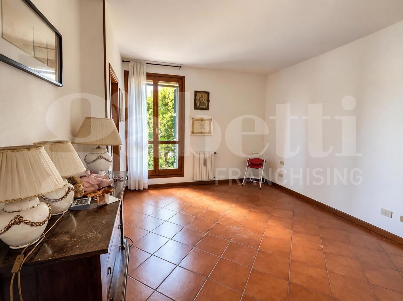 Villa con giardino a Calderara di Reno