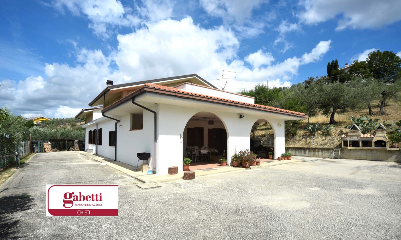 Casa indipendente con giardino a Pianella