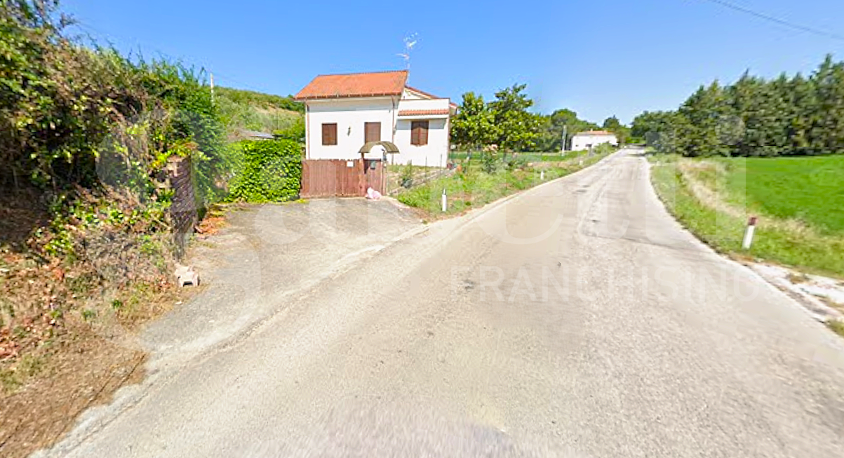 Casa indipendente con giardino a Pianella