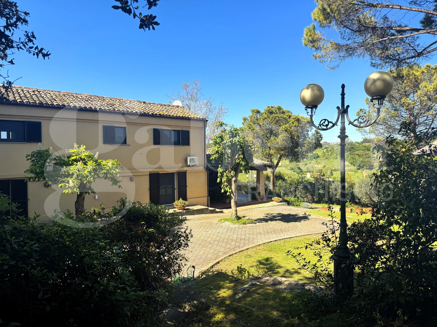 Villa con giardino a Pianella
