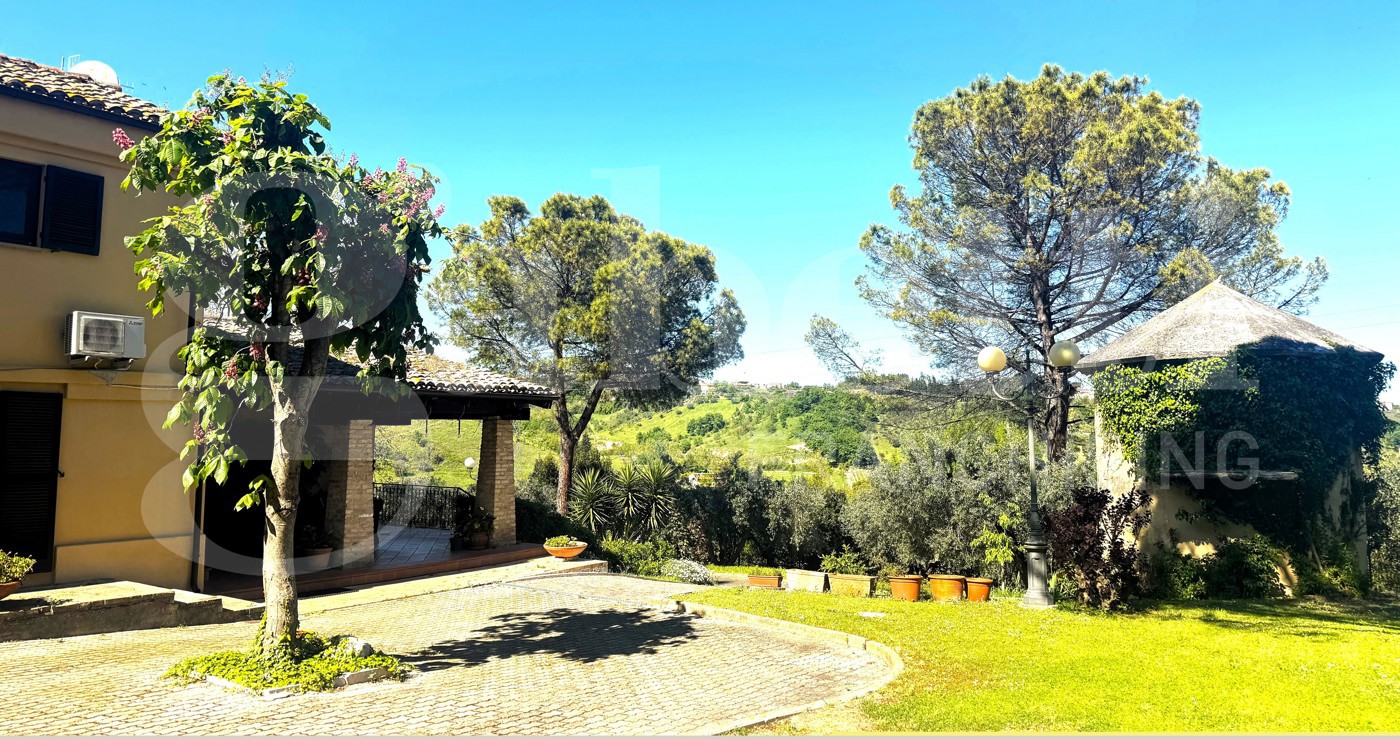 Villa con giardino a Pianella