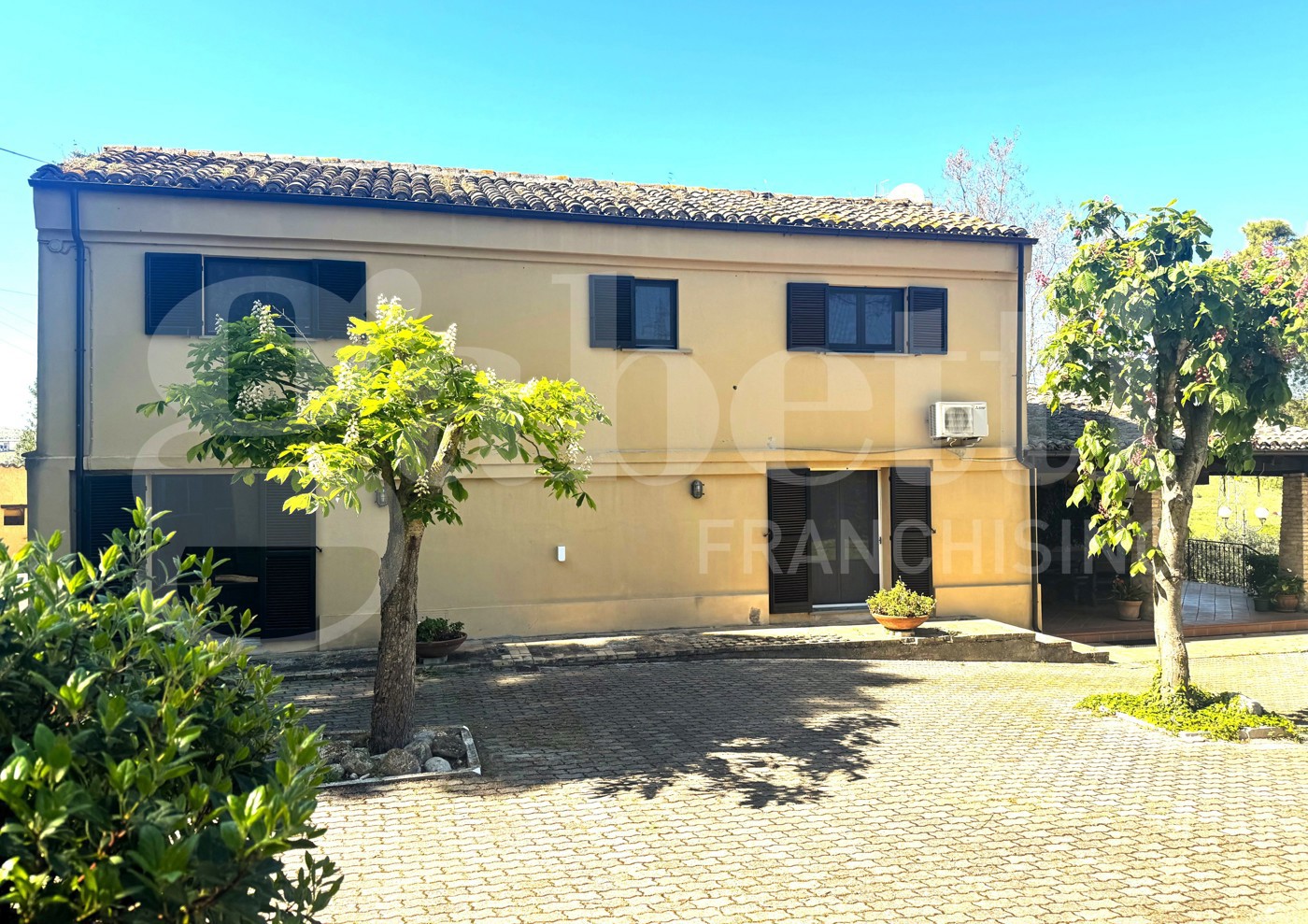 Villa con giardino a Pianella