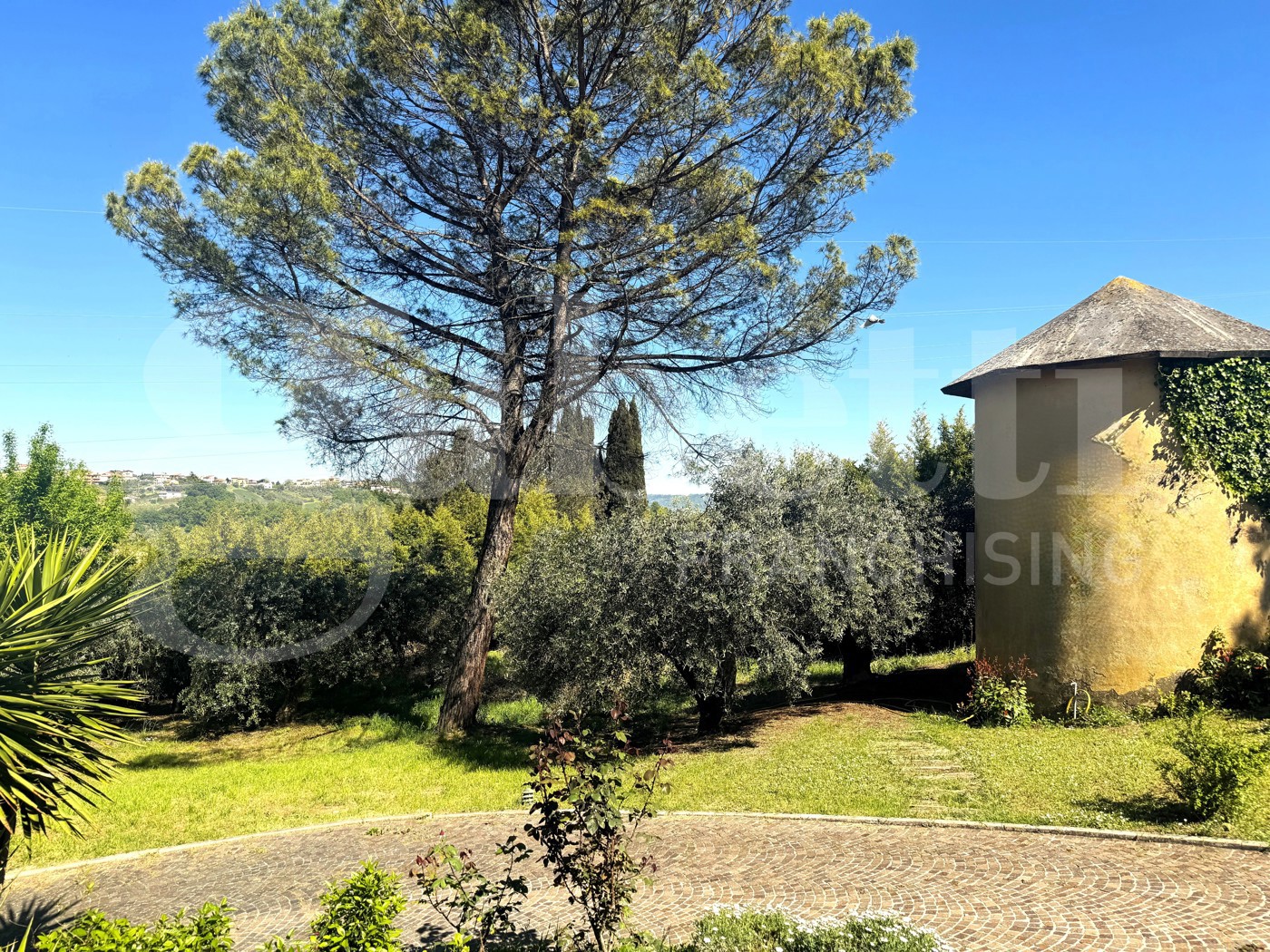 Villa con giardino a Pianella