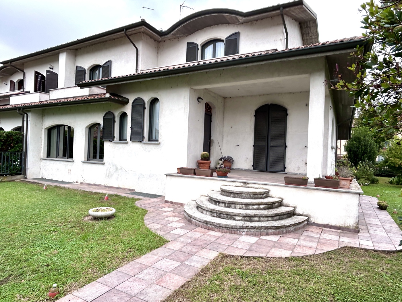 Villa con giardino a Sannazzaro de' Burgondi