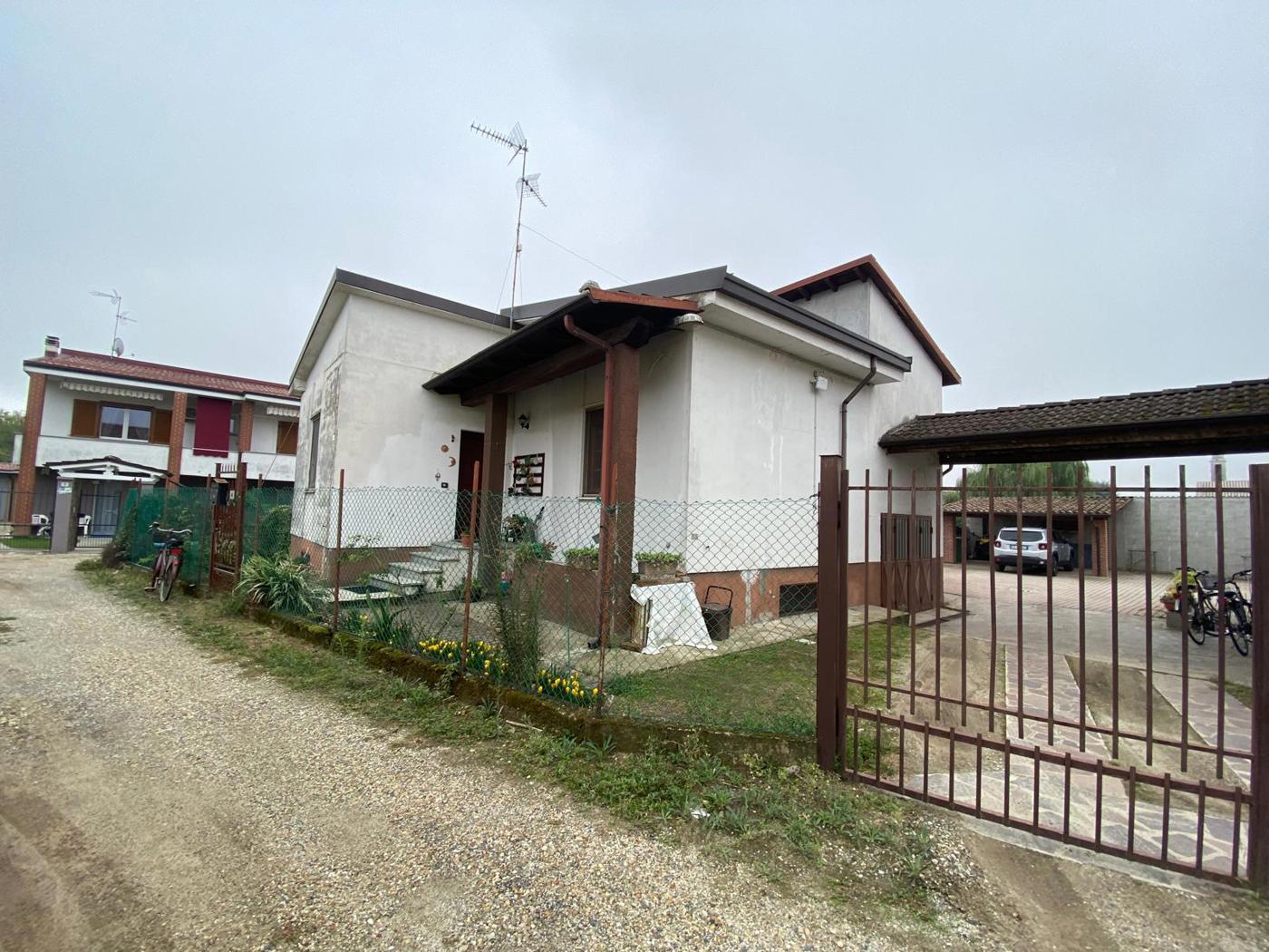 Casa indipendente con giardino a Gropello Cairoli