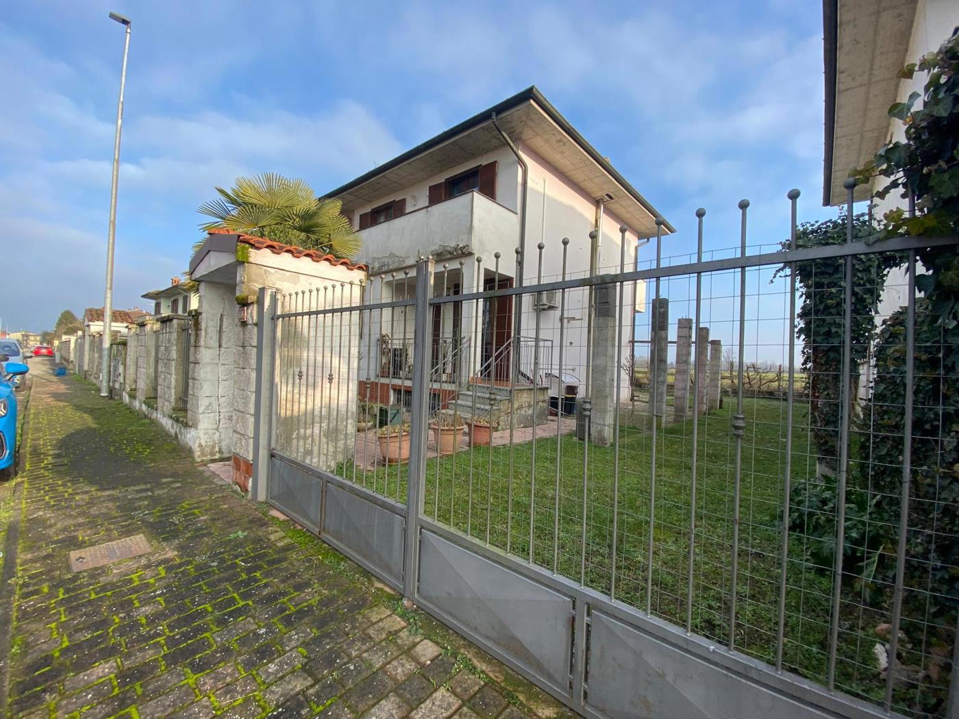 Casa indipendente in vendita a Borgo San Siro