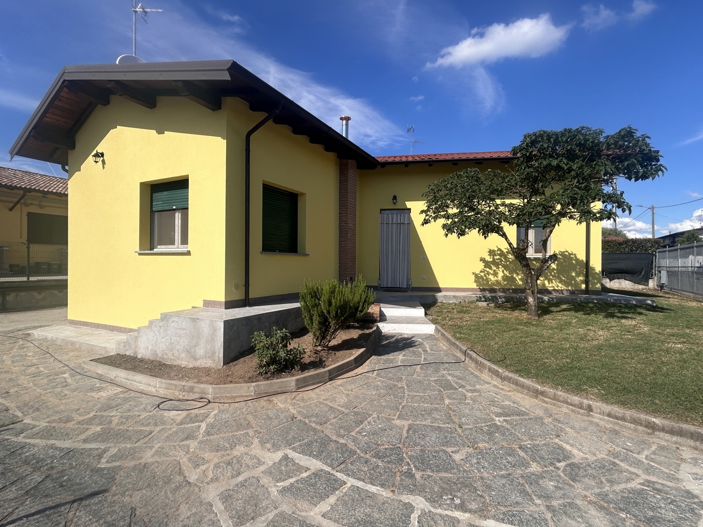 Casa indipendente arredata in affitto a Dorno