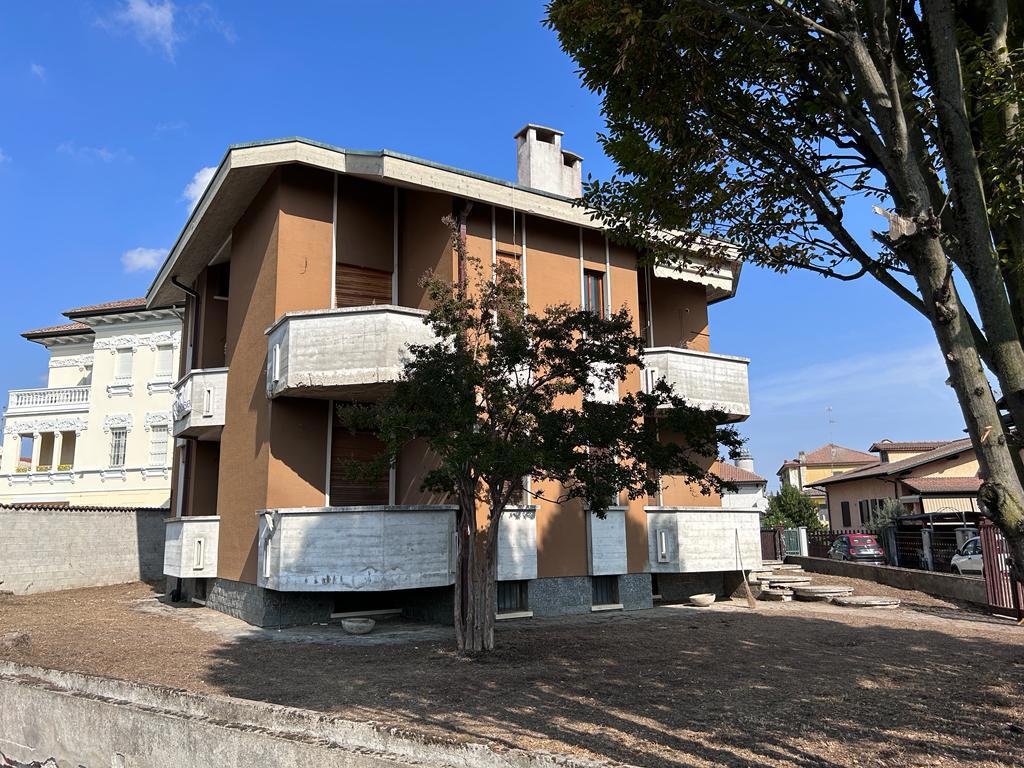 Villa Bifamiliare con giardino a Garlasco