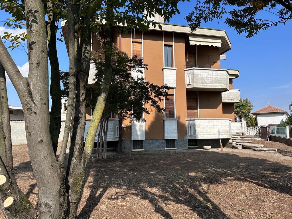 Villa Bifamiliare con giardino a Garlasco