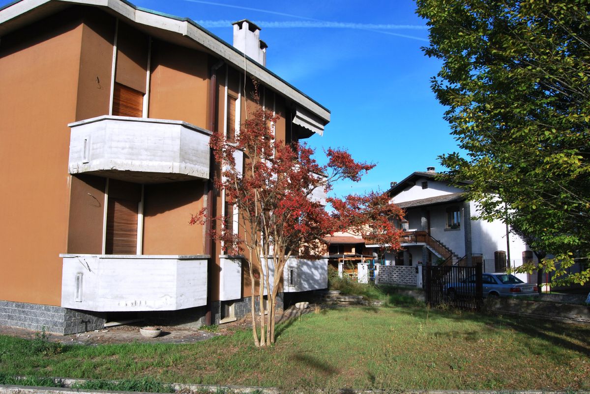 Villa Bifamiliare con giardino a Garlasco