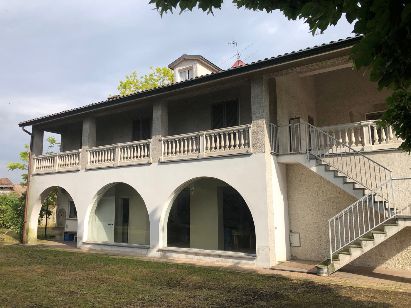 Villa con giardino a Dorno