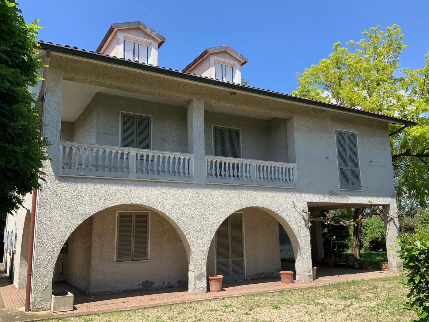 Villa con giardino a Dorno