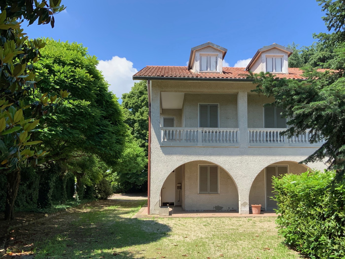 Villa con giardino a Dorno