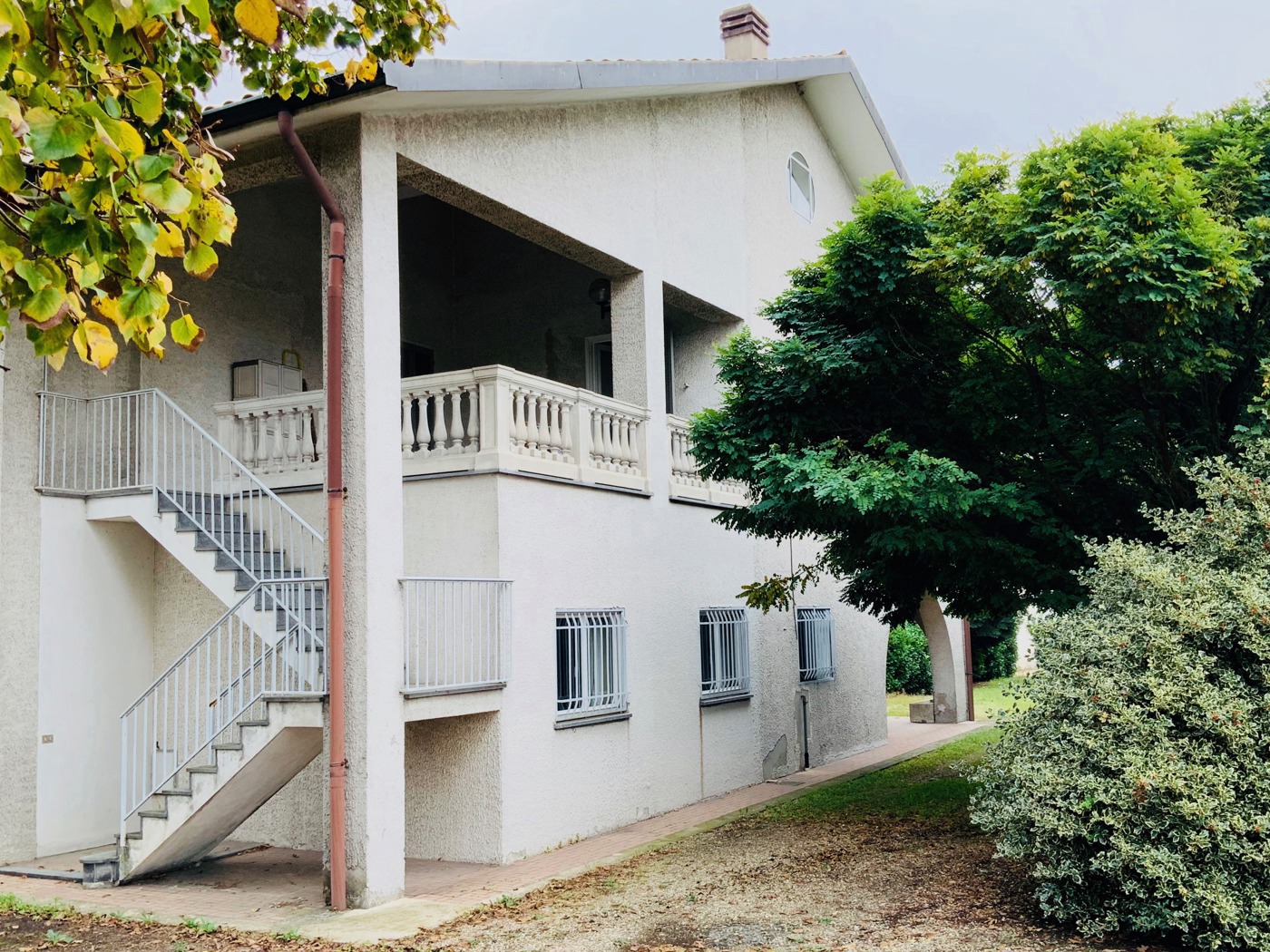 Villa con giardino a Dorno