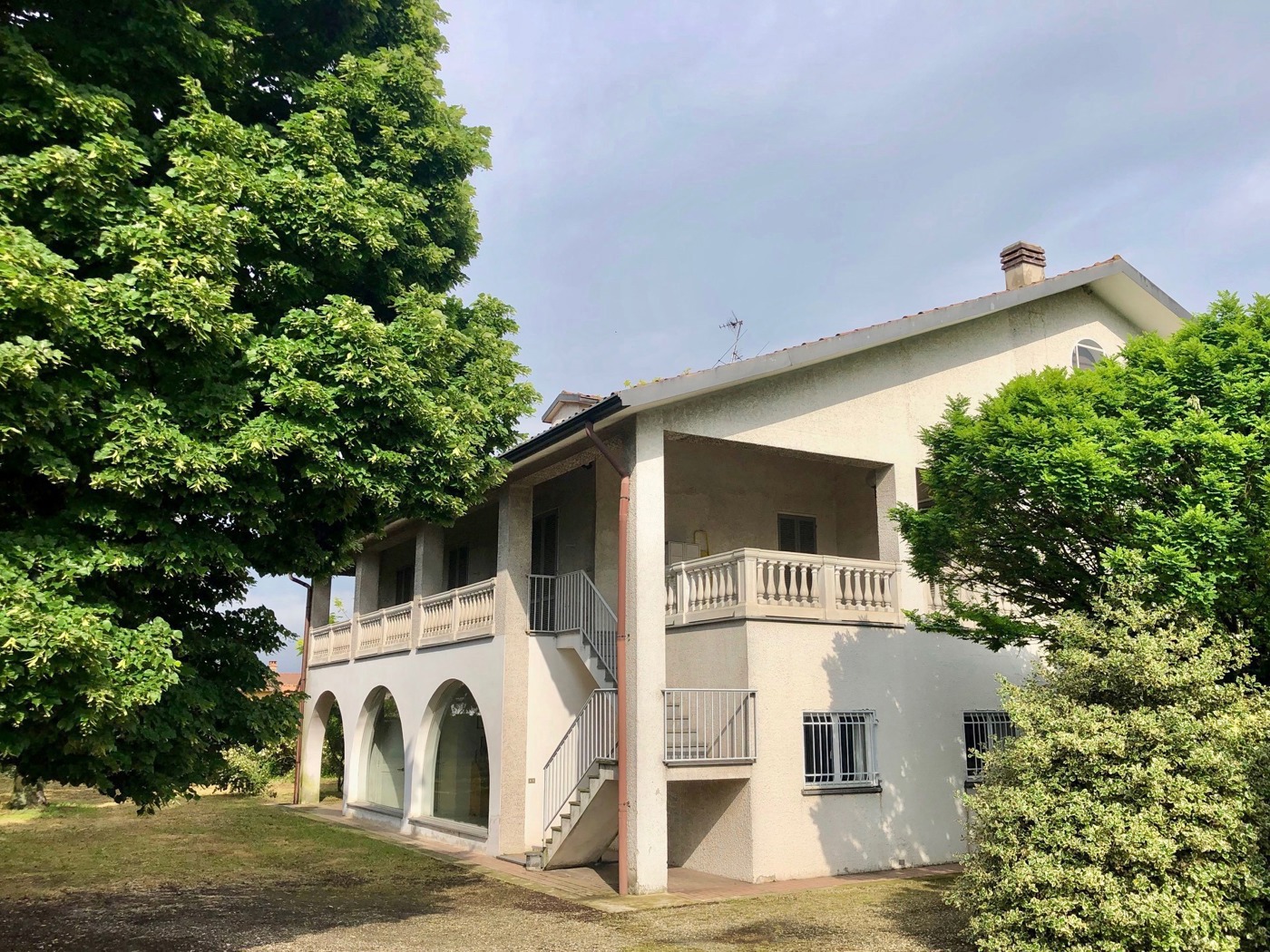 Villa con giardino a Dorno