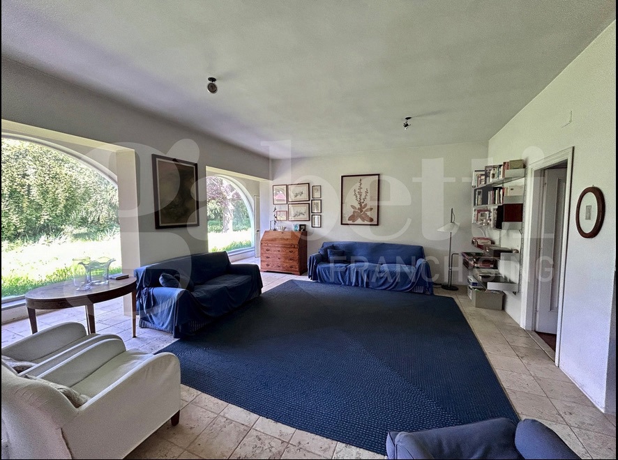 Villa con giardino a Dorno