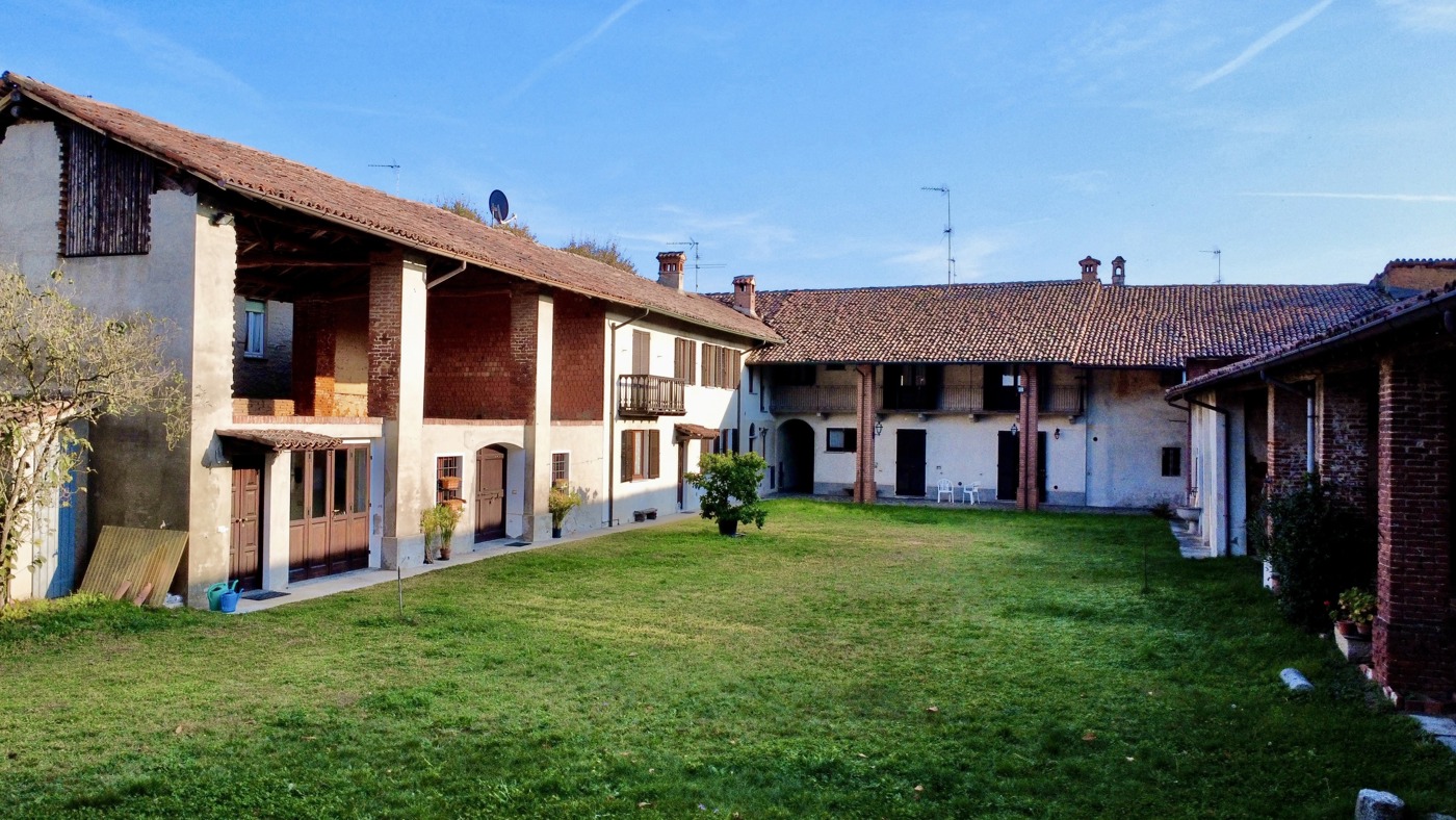 Rustico con giardino a Dorno