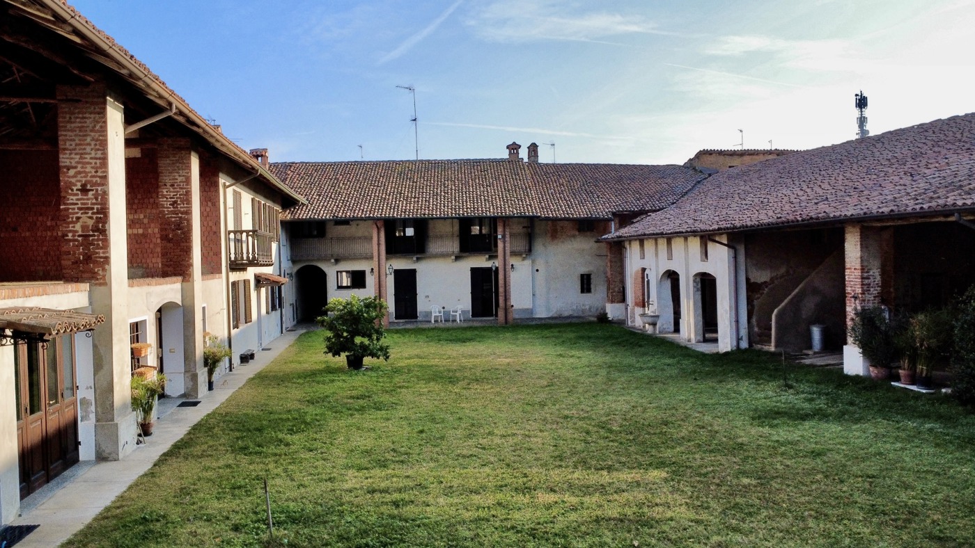 Rustico con giardino a Dorno