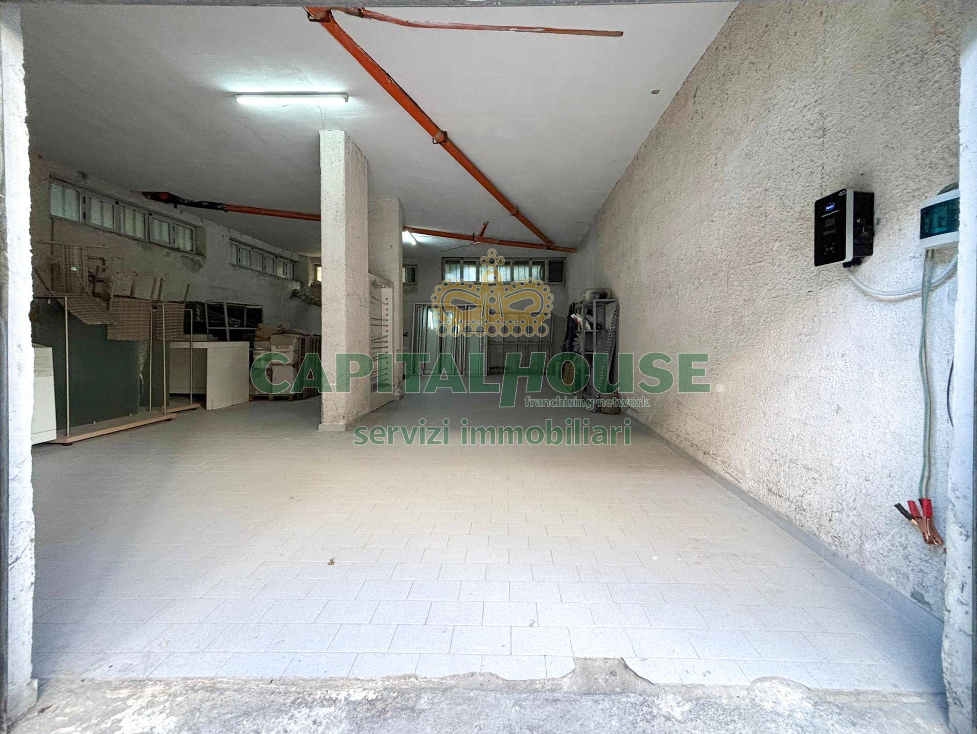 Box o garage in vendita a Nola