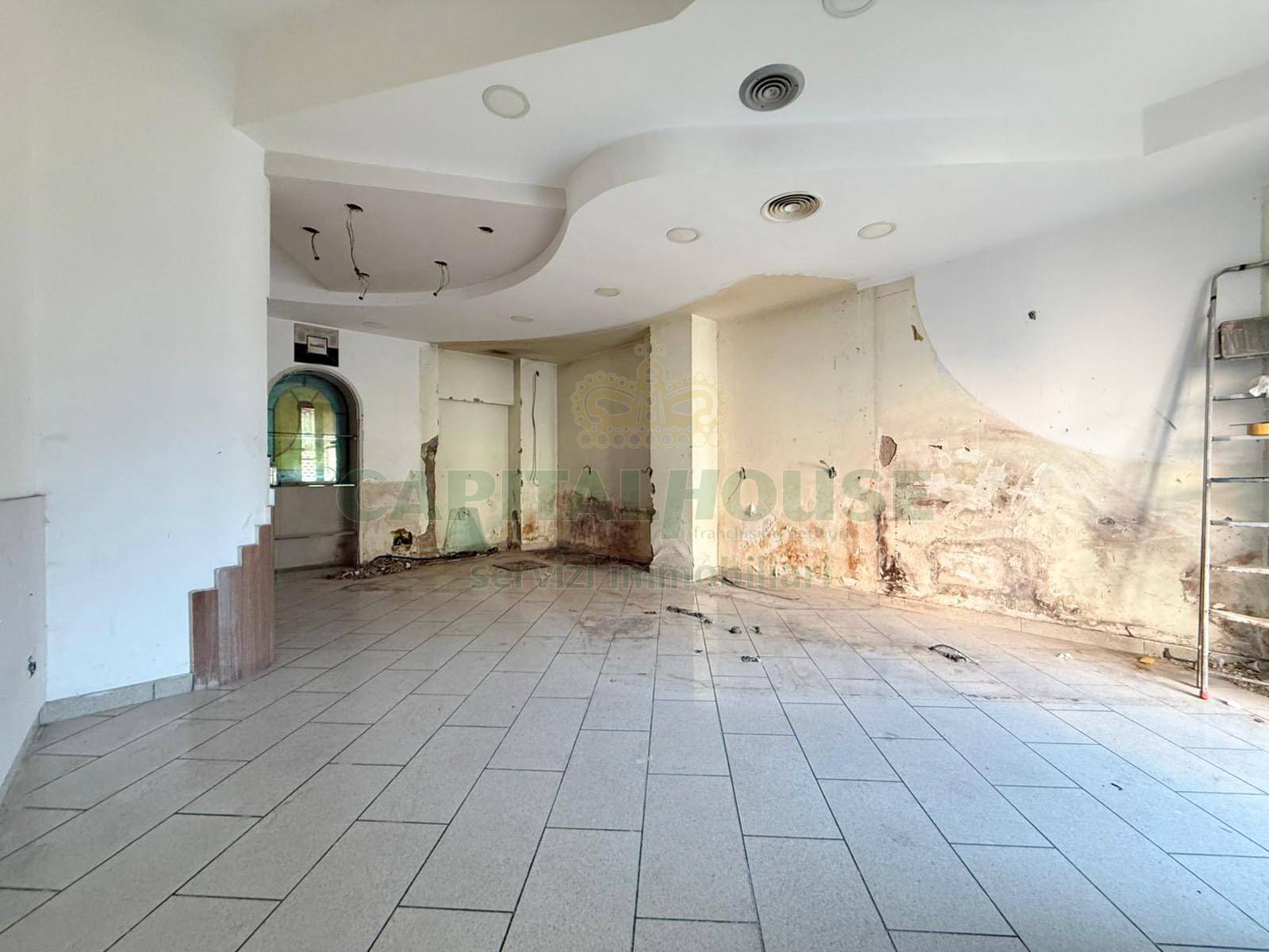 Commerciale in affitto a San Paolo Bel Sito