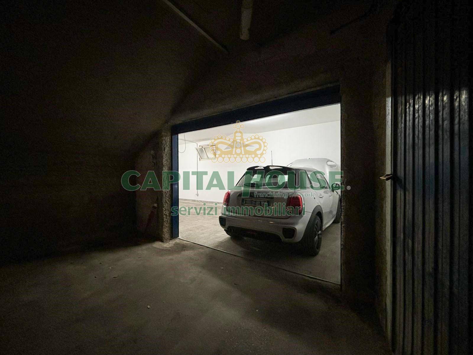 Box o garage in vendita a Nola