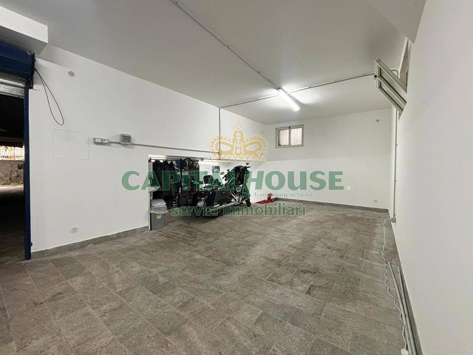 Box o garage in vendita a Nola