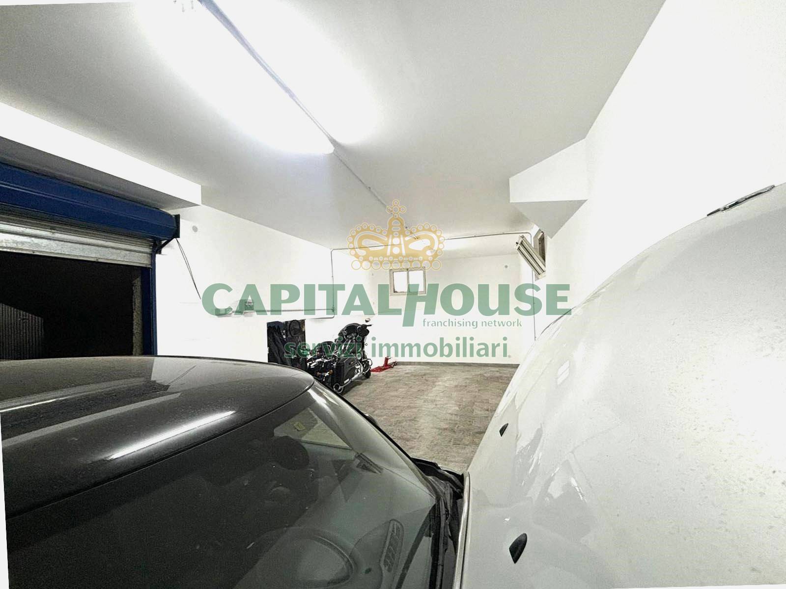 Box o garage in vendita a Nola