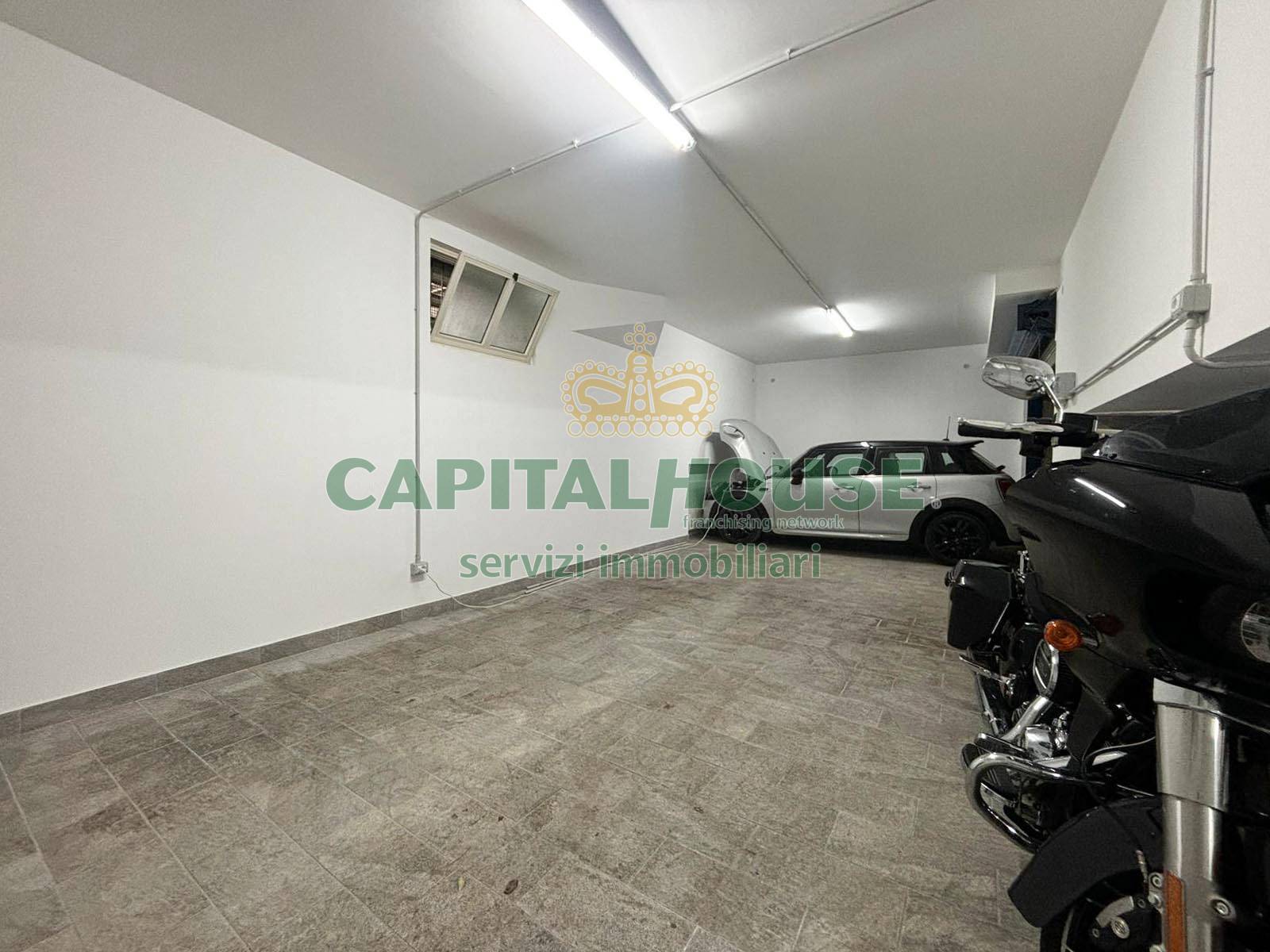 Box o garage in vendita a Nola