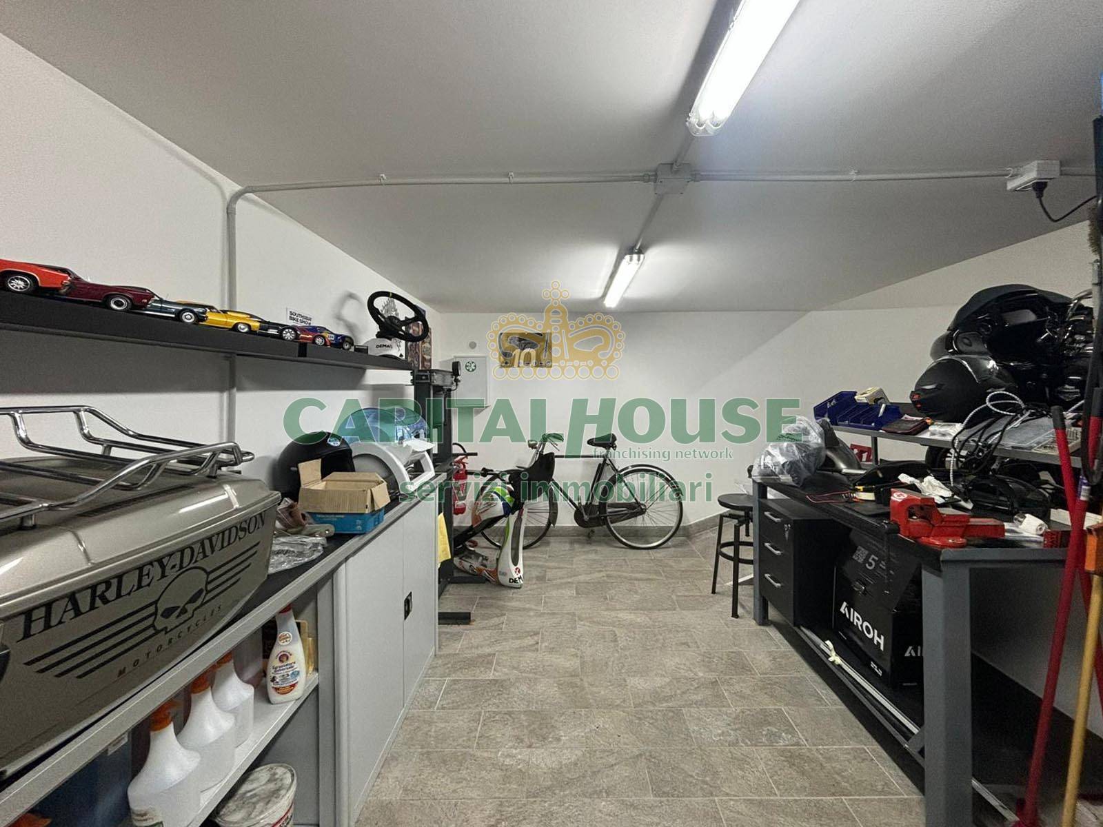 Box o garage in vendita a Nola