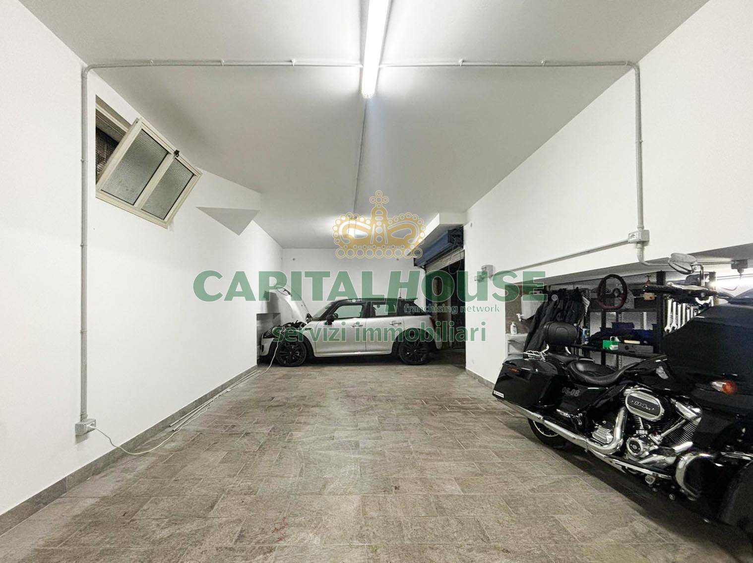 Box o garage in vendita a Nola