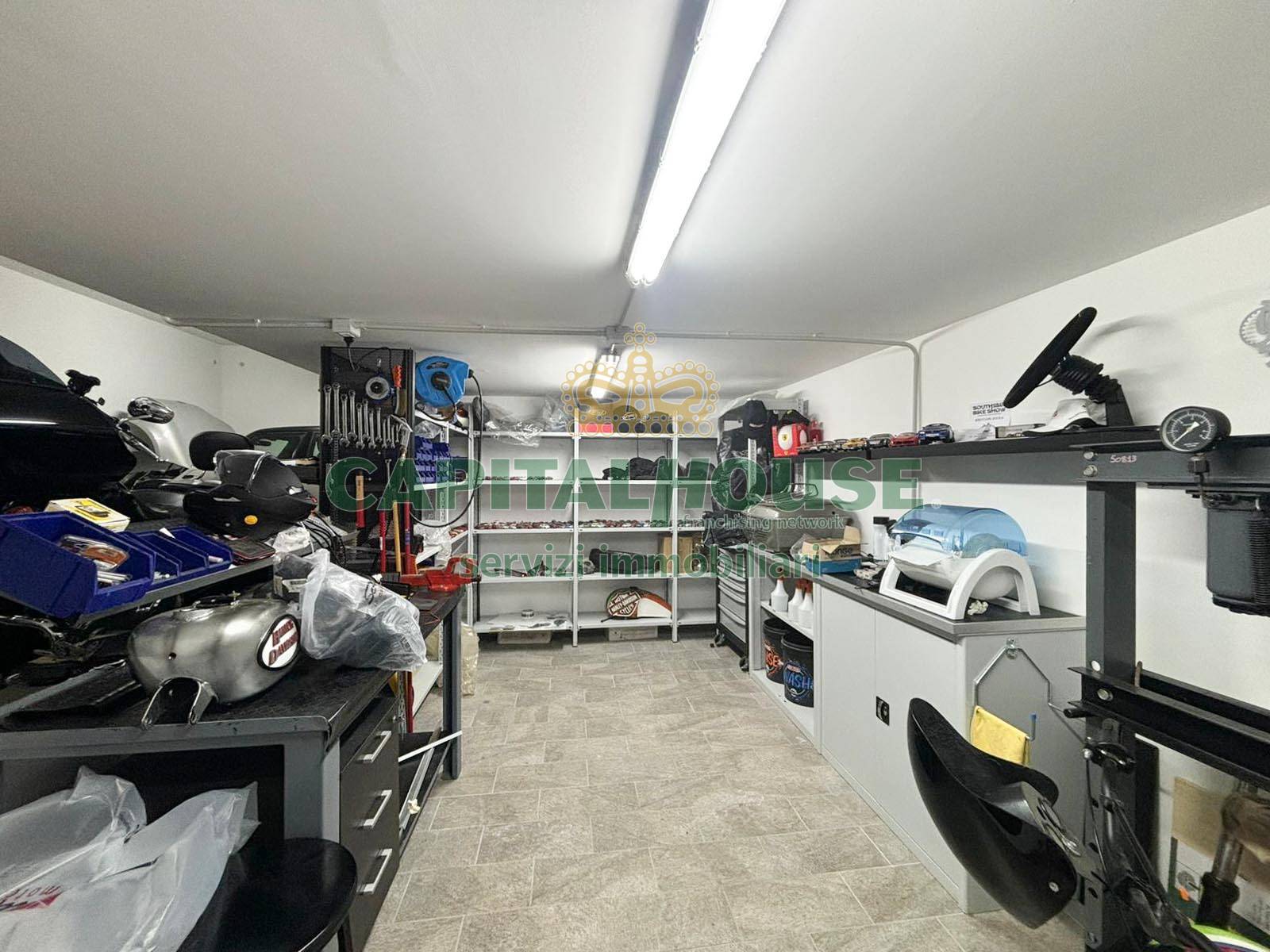 Box o garage in vendita a Nola