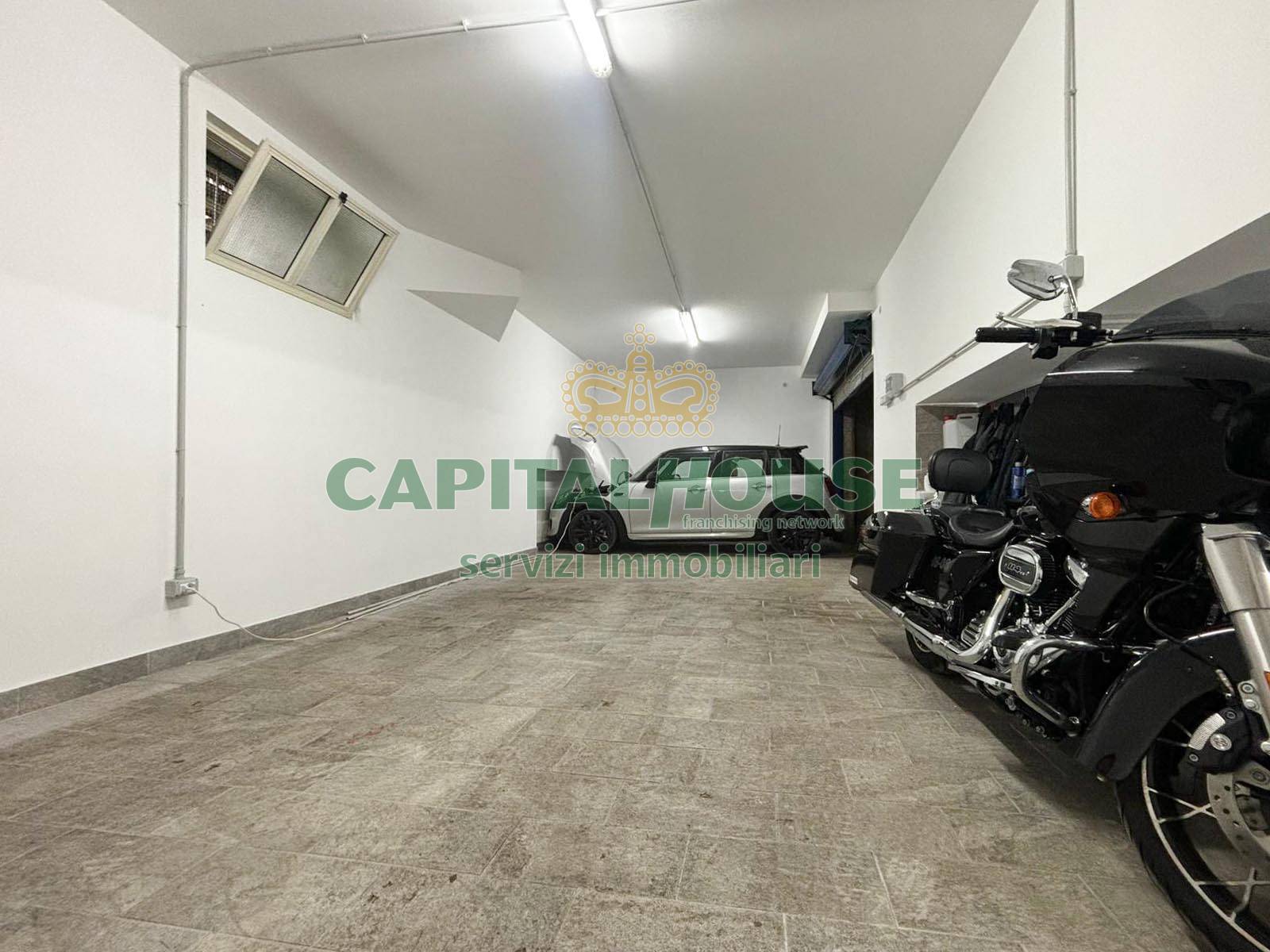 Box o garage in vendita a Nola