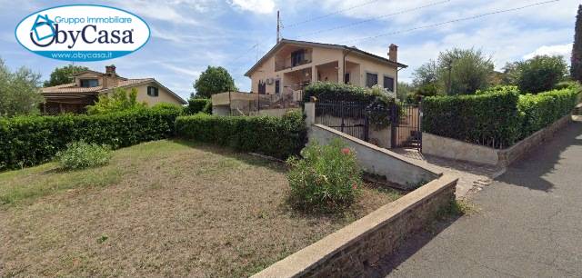 Villa con terrazzo, Bracciano la rinascente