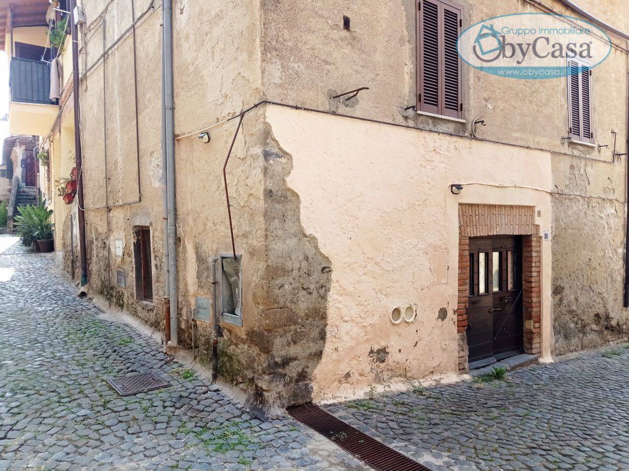 Cantina / Magazzino in vendita a Bracciano, centro storico
